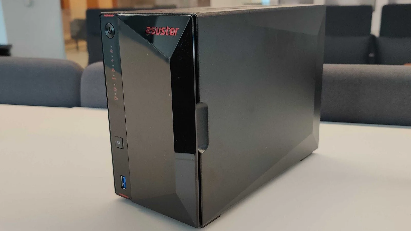 Asustor AS5402T یکی از بهترین ذخیره سازهای تحت شبکه